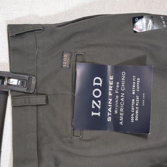 NWT Izod Men's Metrix Fit Pleated Front Chino Khakis Dark Gray  Size 38x32 - Picture 6 of 8
